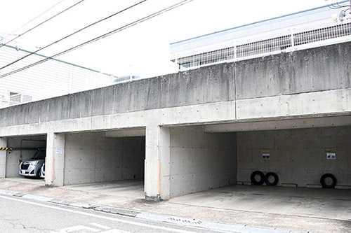 駐車場（屋根付）